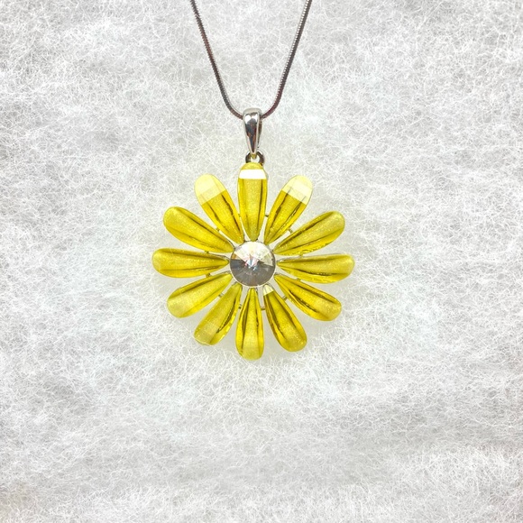 Bundle 3 for $40. Yellow daisy glass pendant - Picture 1 of 4